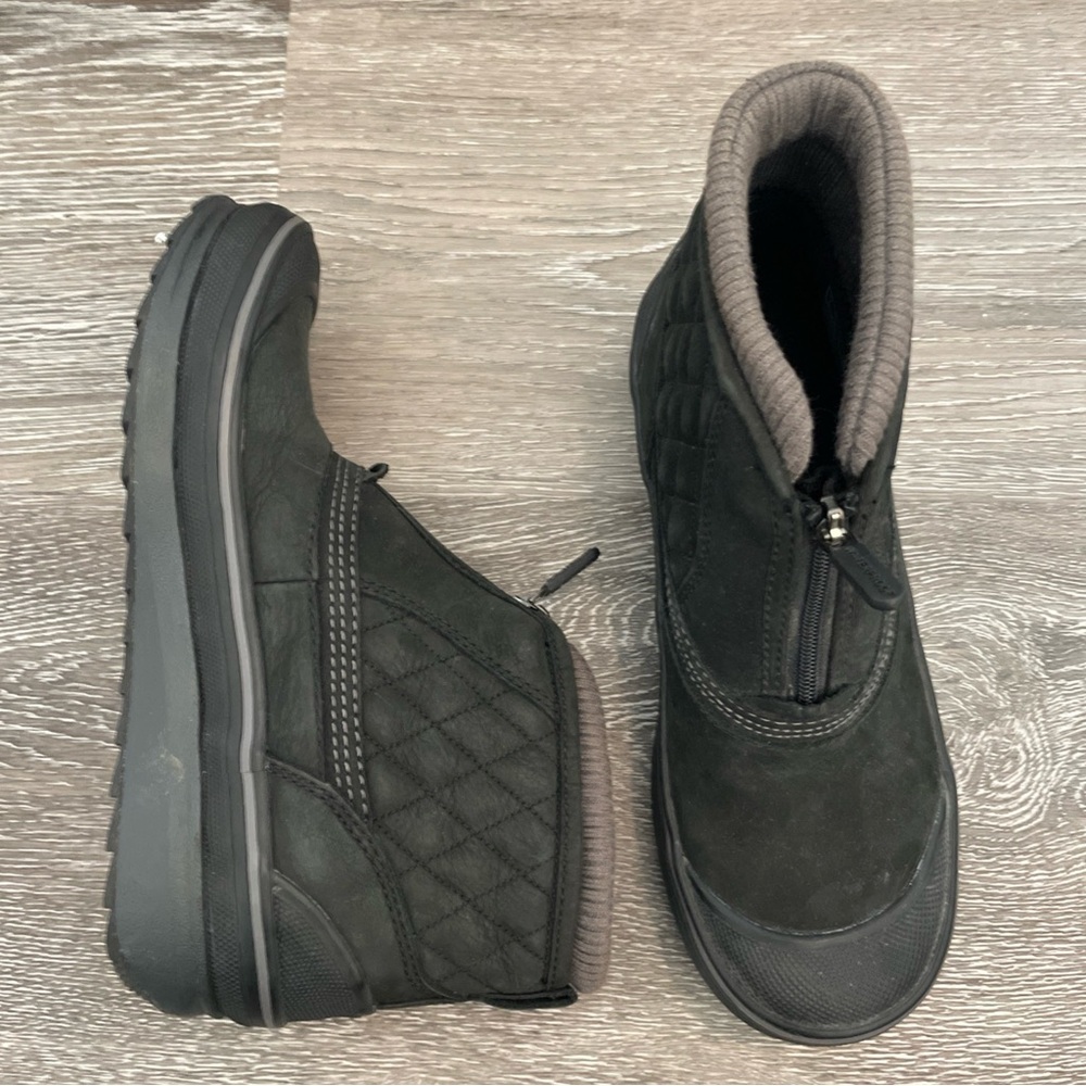 Clarks Outdoor Muckers Waterproof Winter Boots Zipper‎ and Quilted Panels Sz 6.5